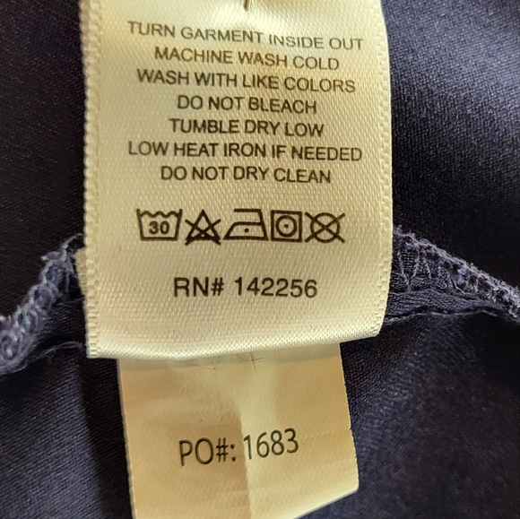 Figs Chisec Three Pocket Scrub Shirt in Navy Blue, size Medium - Picture 7 of 7